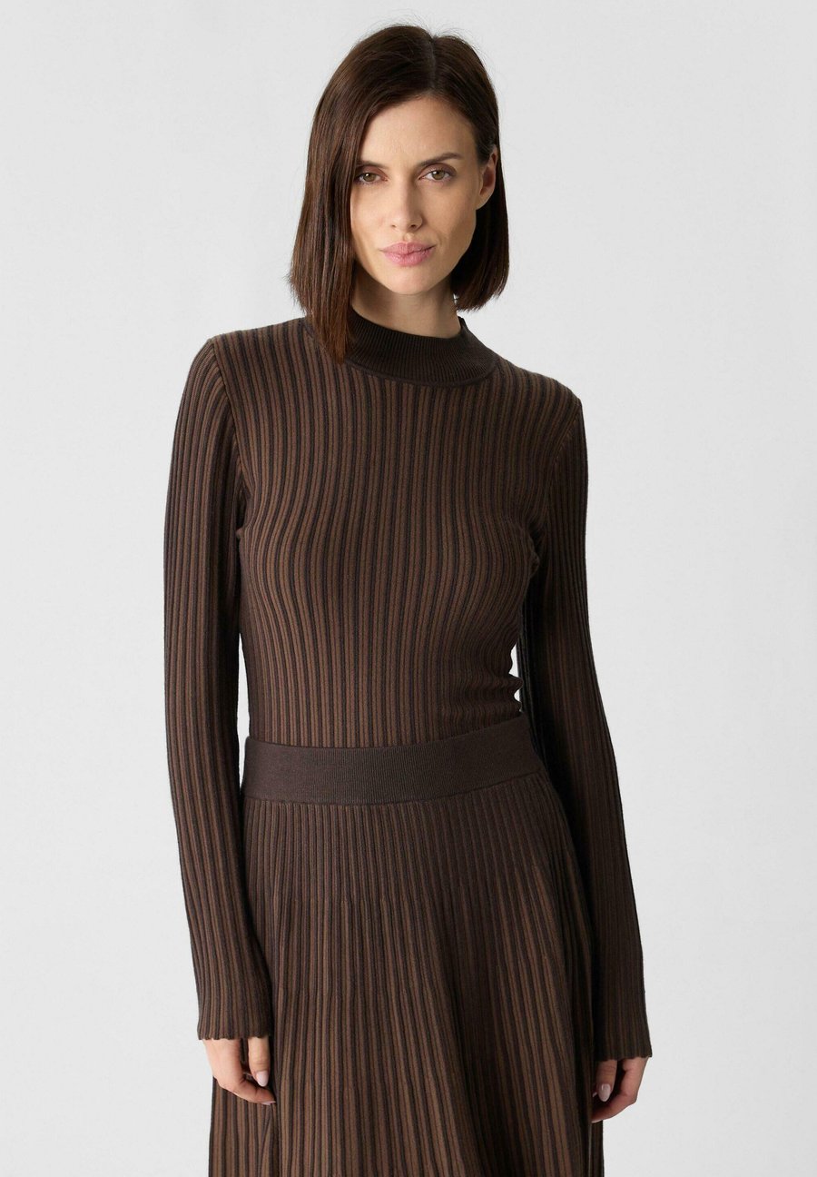 Джемпер comma Jumper, Dunkelbraun/Brown
Джемпер comma Jumper, Dunkelbraun/Brown