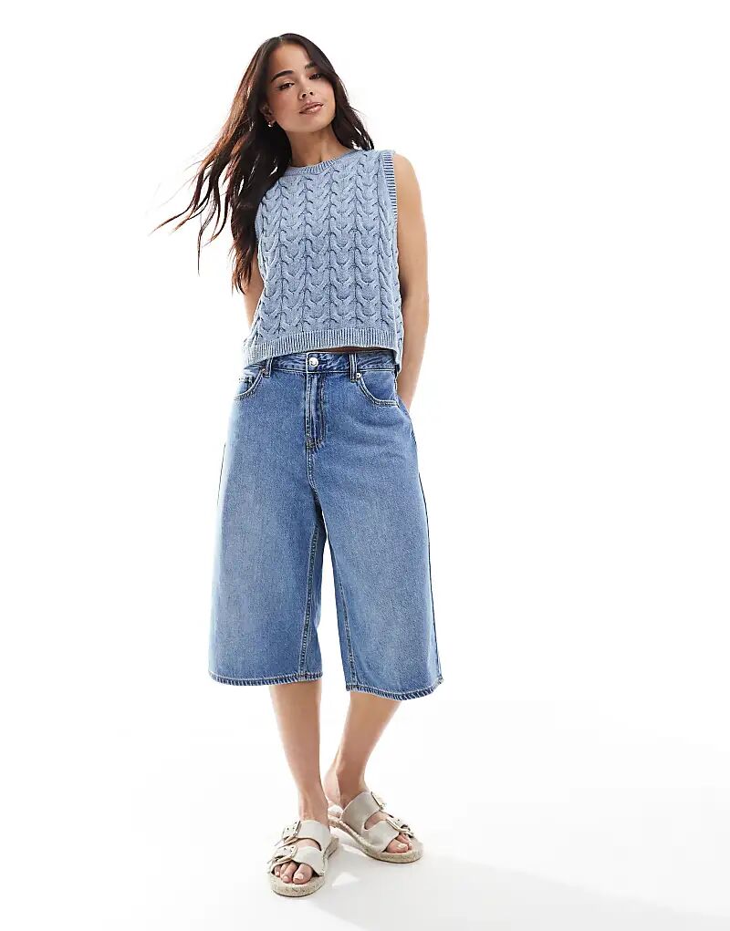 Бермуды Stradivarius средне-синего цвета
Бермуды Stradivarius средне-синего цвета