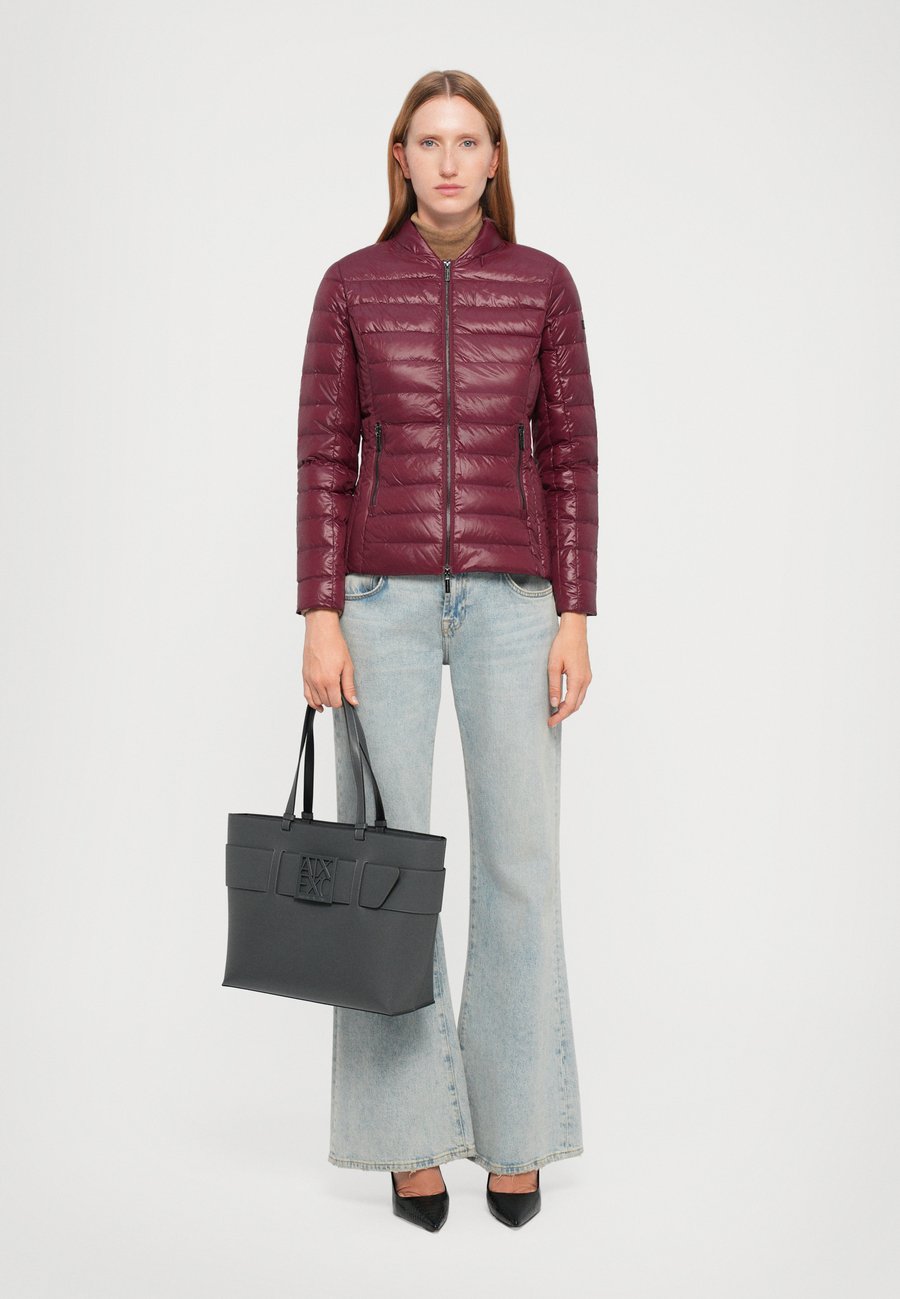 Сумка Armani Exchange MEDIUM SHOPPING BAG, Chill Steel/Blue-Grey
Сумка Armani Exchange MEDIUM SHOPPING BAG, Chill Steel/Blue-Grey