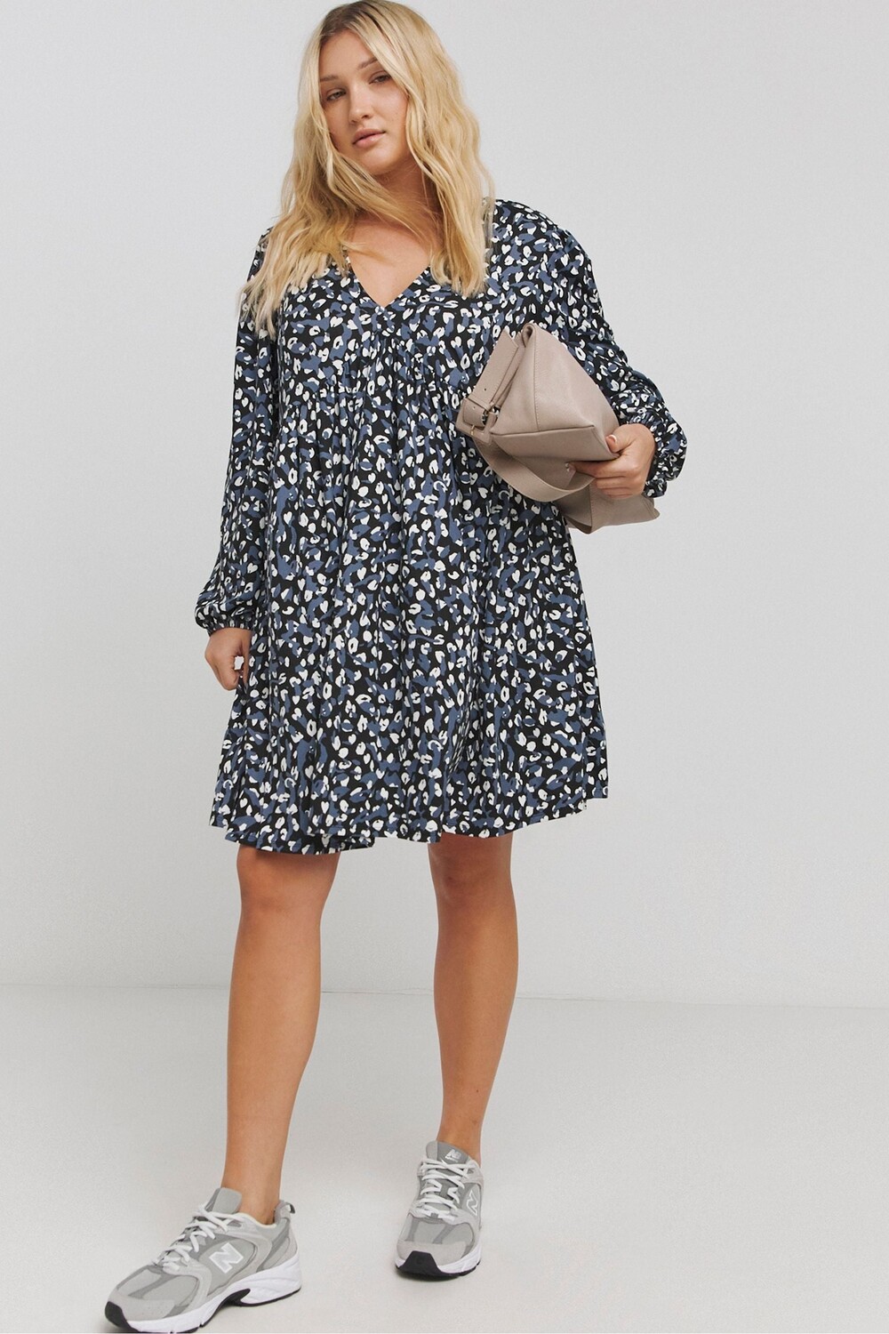 Супермягкое платье халат с вырезом лодочкой Simply Be, черный
Супермягкое платье халат с вырезом лодочкой Simply Be, черный