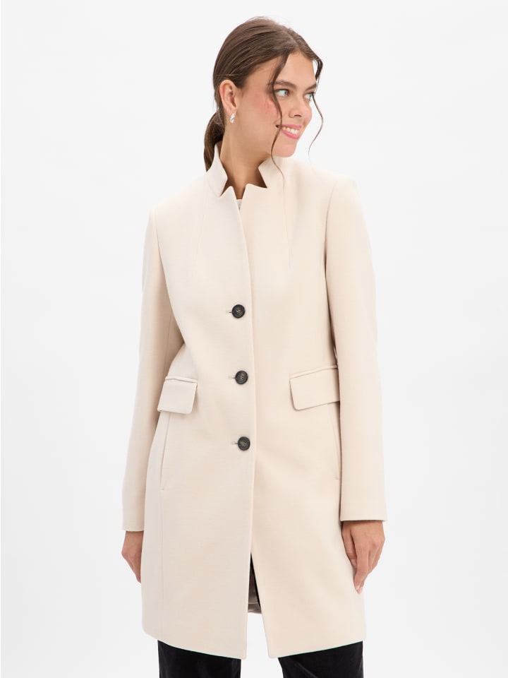 Пальто в песке comma
Пальто в песке comma