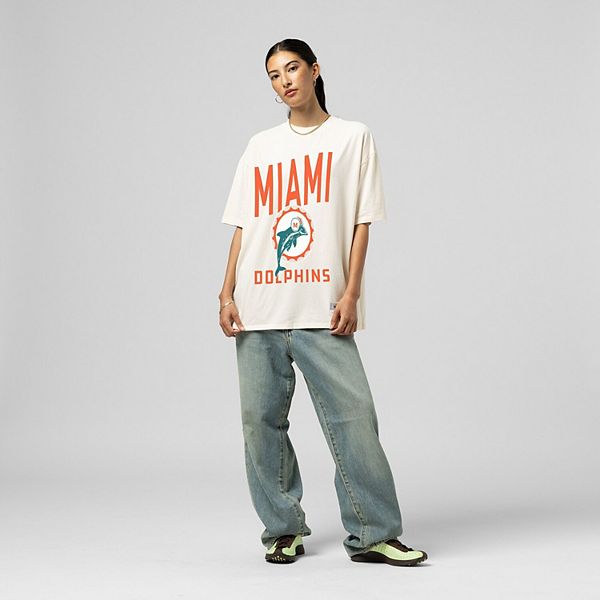 Женская футболка boyfriend с логотипом Miami Dolphins Mitchell & Ness
Женская футболка boyfriend с логотипом Miami Dolphins Mitchell & Ness