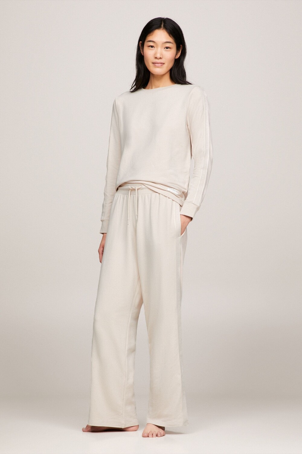 Кремовые брюки из модала Tommy Hilfiger, бежевый
Кремовые брюки из модала Tommy Hilfiger, бежевый