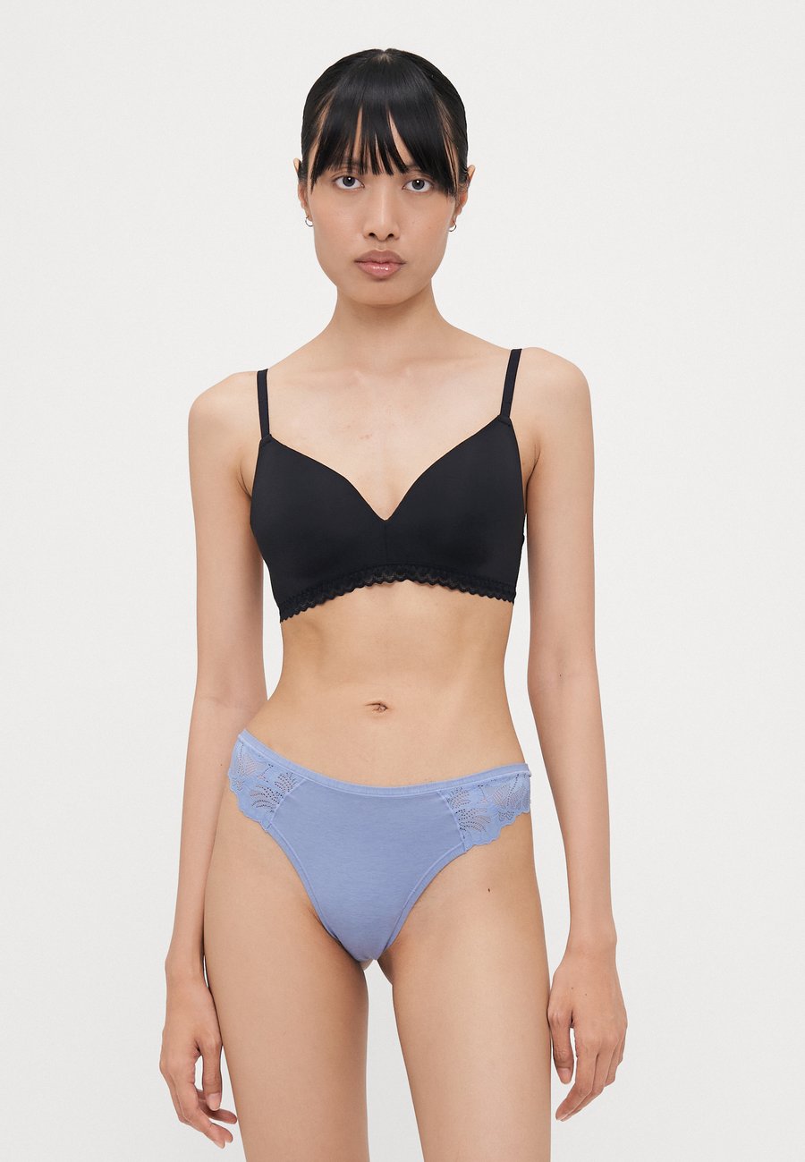Трусы Lindex BRIEF THONG BLENDA 2 PACK, Dusty Blue/Black/Blue
Трусы Lindex BRIEF THONG BLENDA 2 PACK, Dusty Blue/Black/Blue