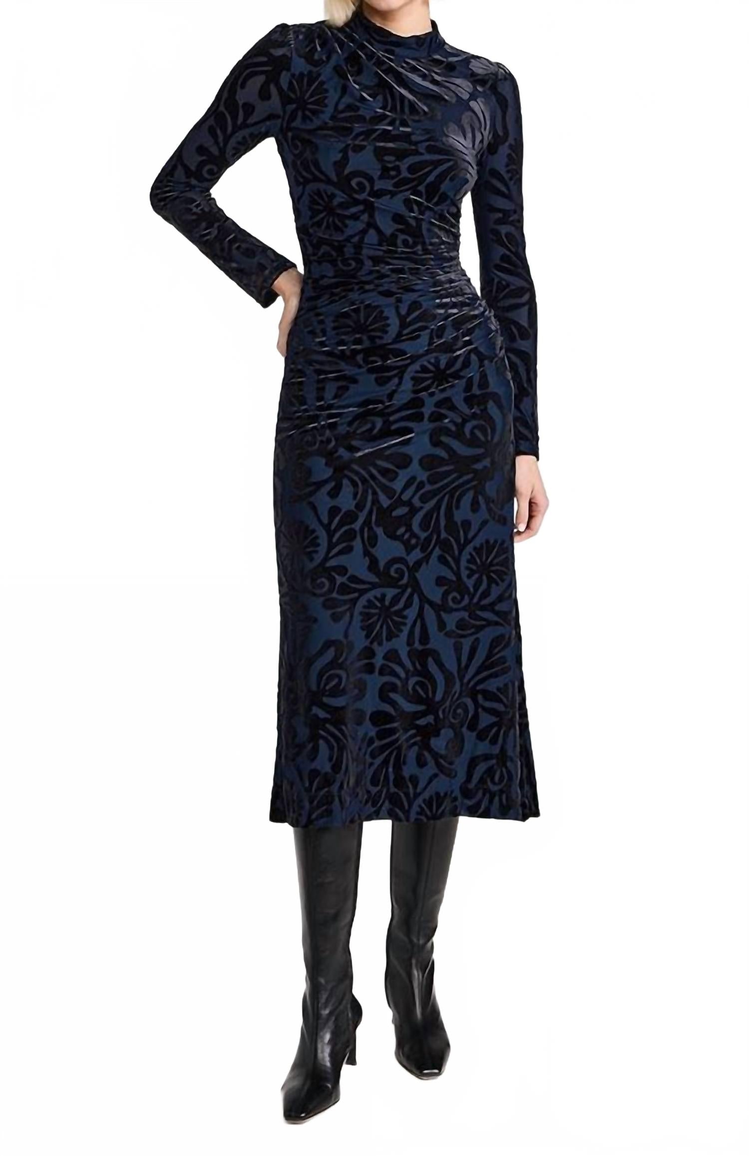 Платье Alia из стрейч-бархата с эффектом burnout в темно-синем цвете SEA
Платье Alia из стрейч-бархата с эффектом burnout в темно-синем цвете SEA