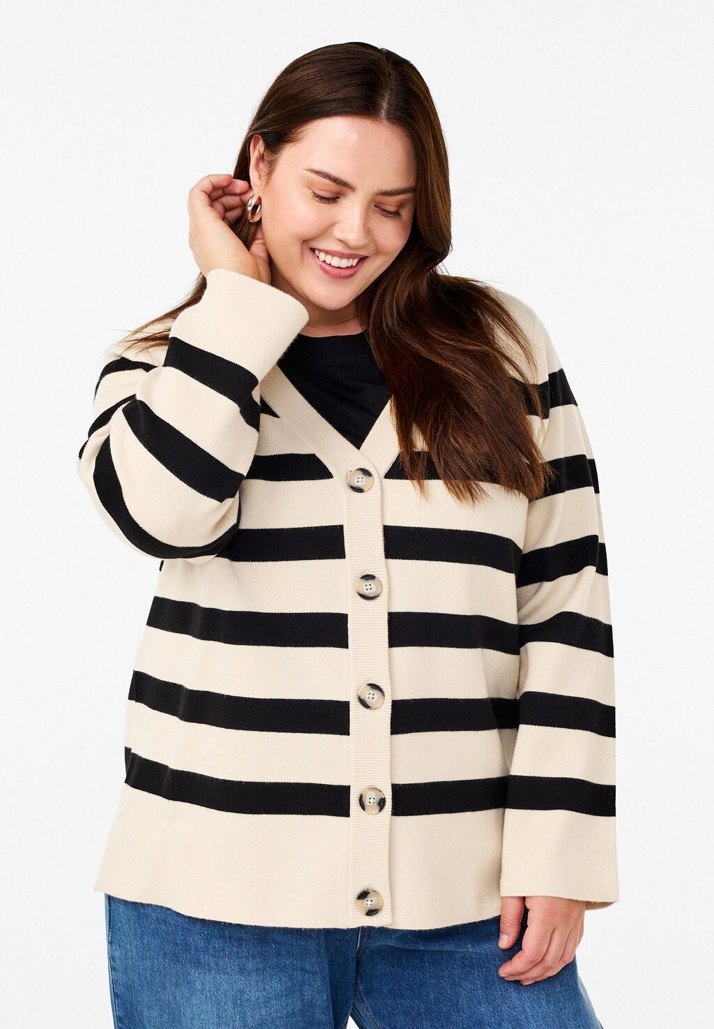 Кардиган MIT V-AUSSCHNITT Zizzi, песочный 
Кардиган MIT V-AUSSCHNITT Zizzi, песочный