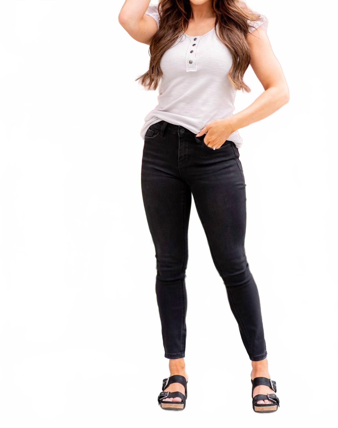 Черные узкие джинсы Mid Rise Veveret
Черные узкие джинсы Mid Rise Veveret