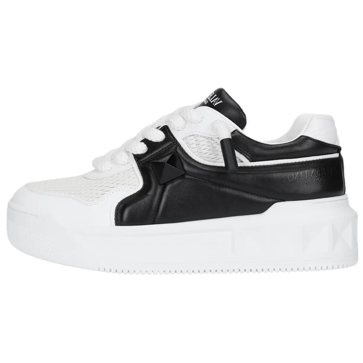 Кроссовки Garavani One Stud Lace Up Valentino, Black
Кроссовки Garavani One Stud Lace Up Valentino, Black