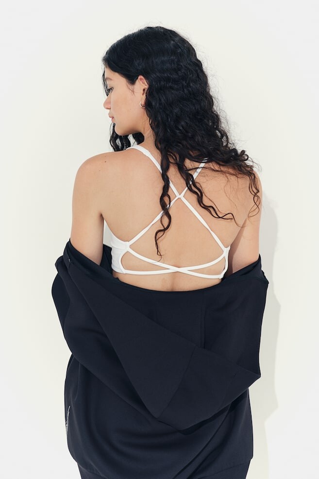 Спортивный бюстгальтер из легкой поддержки softmove H&M, белый
Спортивный бюстгальтер из легкой поддержки softmove H&M, белый