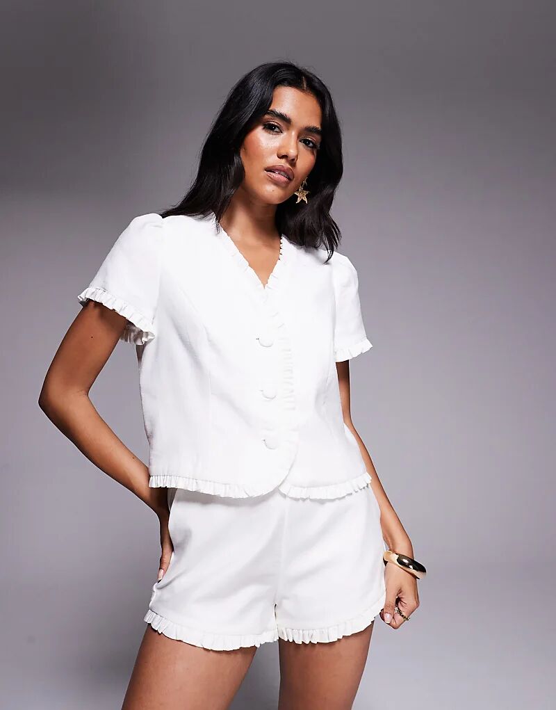 Топ River Island с пуговицами спереди и оборкой белого цвета
Топ River Island с пуговицами спереди и оборкой белого цвета