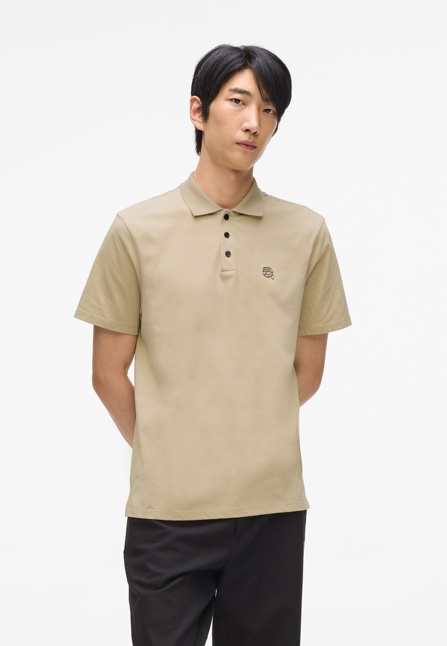 Поло KARL LAGERFELD Polo shirt, Twill/Tan, Бежевый, Поло KARL LAGERFELD Polo shirt, Twill/Tan
Поло KARL LAGERFELD Polo shirt, Twill/Tan, Бежевый, Поло KARL LAGERFELD Polo shirt, Twill/Tan