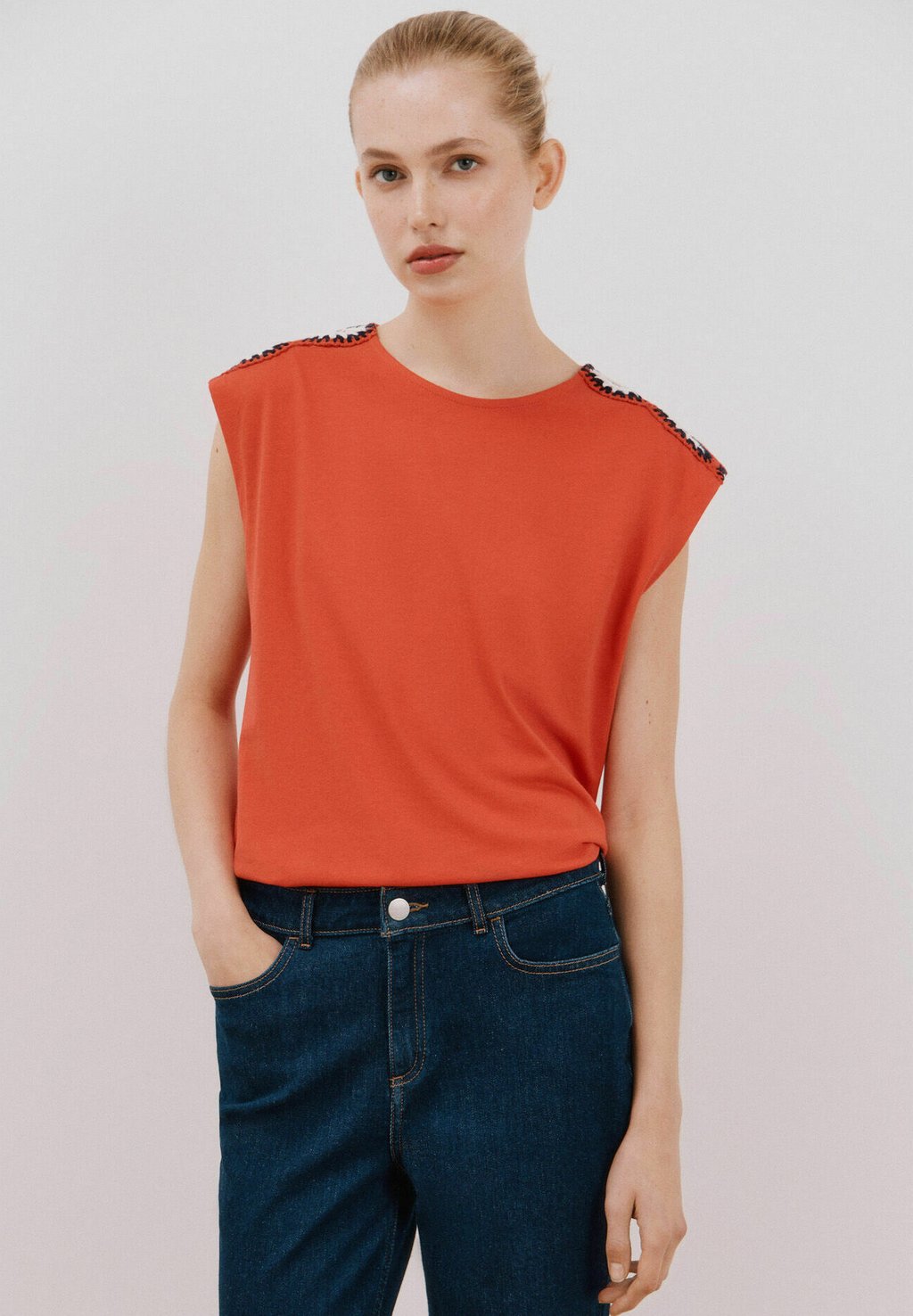 Футболка с принтом Cortefiel, красный
Футболка с принтом Cortefiel, красный