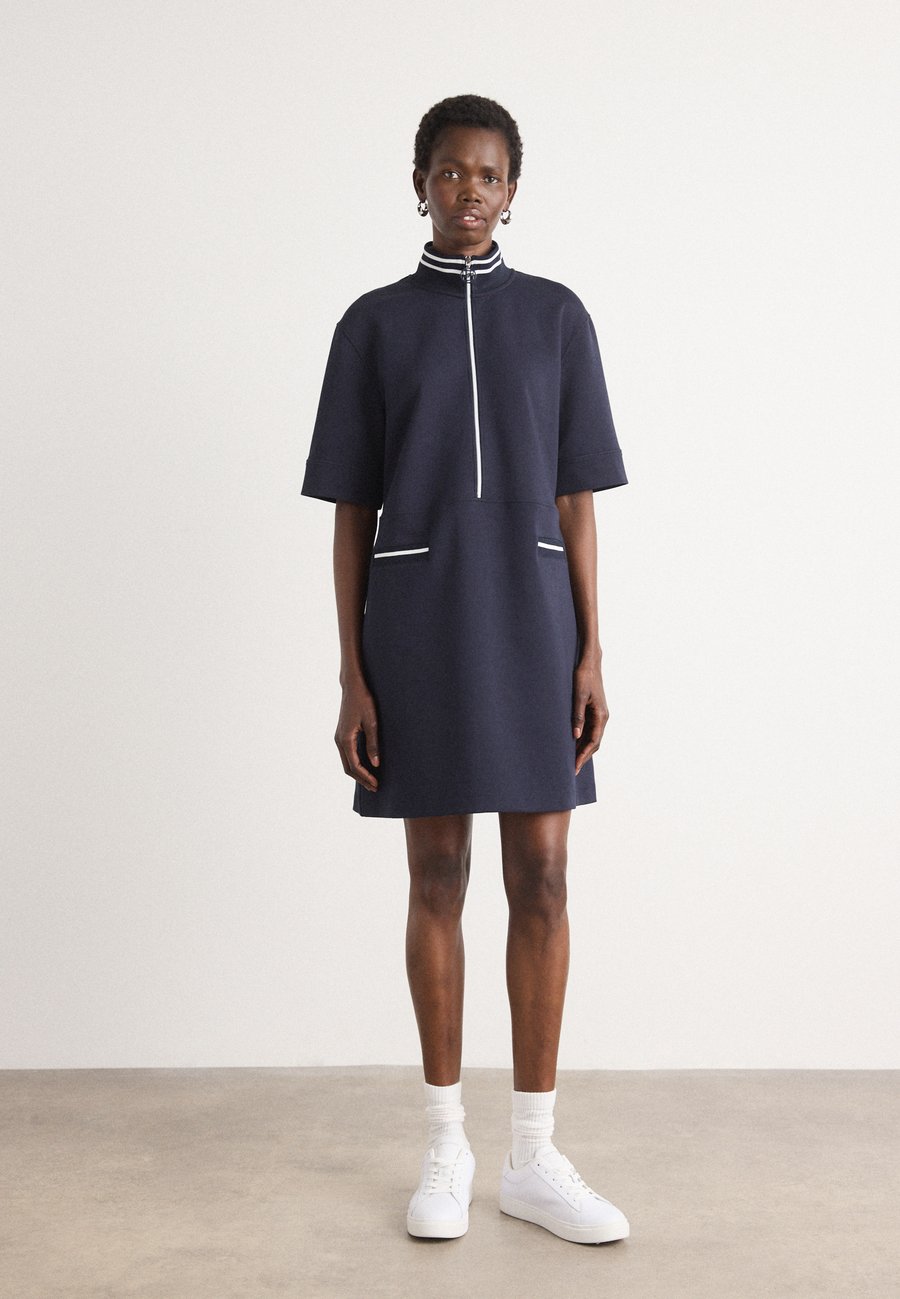 Платье Marc Cain Day dress, Navy/Dark Blue
Платье Marc Cain Day dress, Navy/Dark Blue