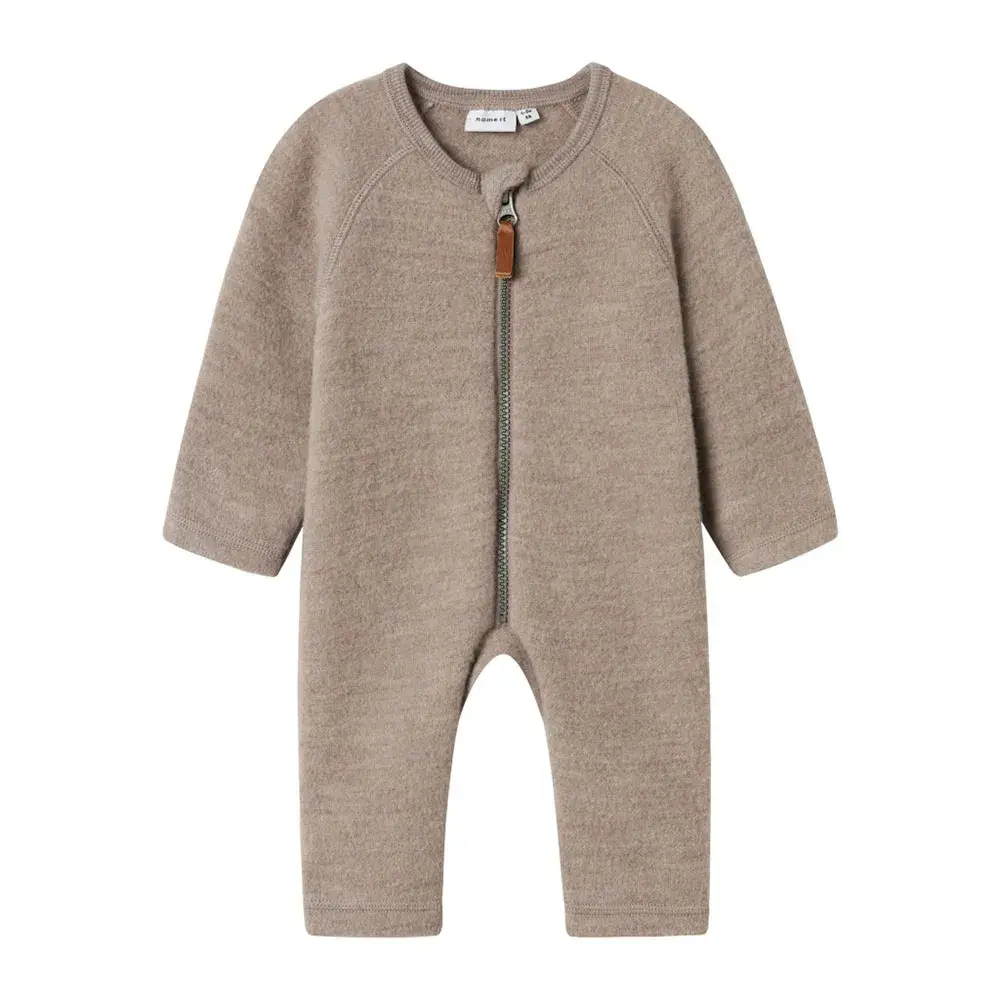 Комбинезон Name It Wmino Bru, бежевый
Комбинезон Name It Wmino Bru, бежевый