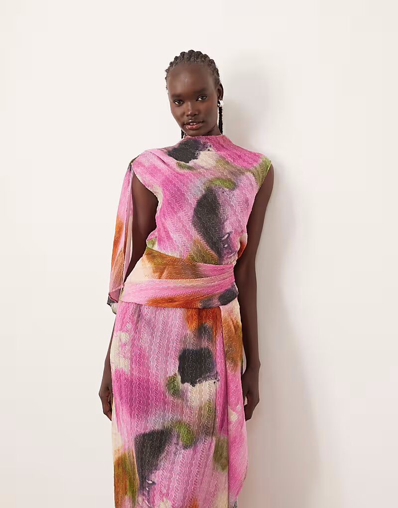 ARRANGE плиссированное платье миди с высоким воротом и драпировкой, прозрачное, с акварельным принтом
ARRANGE плиссированное платье миди с высоким воротом и драпировкой, прозрачное, с акварельным принтом