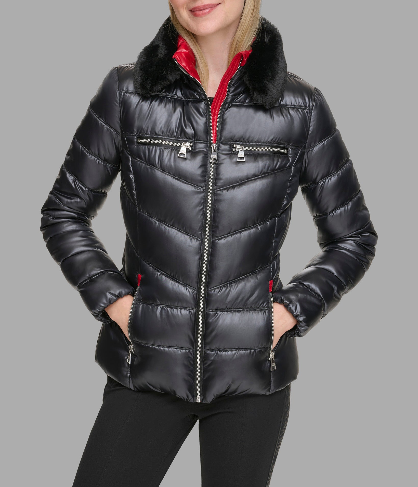 Короткий пуховик с отделкой мехом KARL LAGERFELD PARIS, черный
Короткий пуховик с отделкой мехом KARL LAGERFELD PARIS, черный