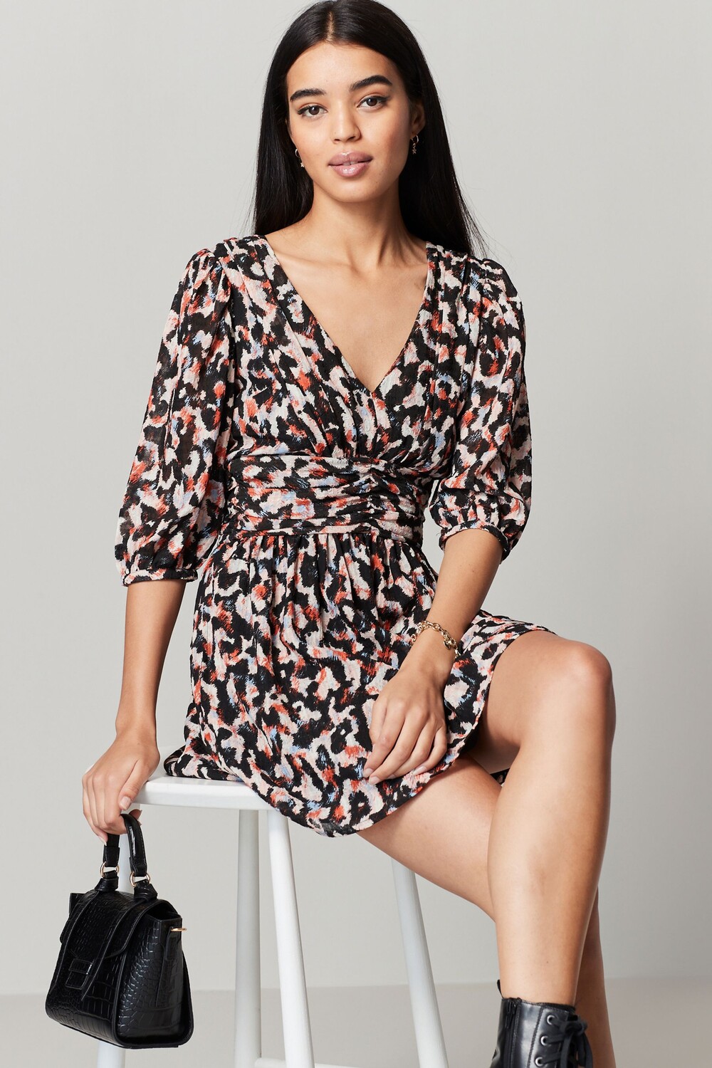 Мини-платье с короткими рукавами и талией Next
Мини-платье с короткими рукавами и талией Next