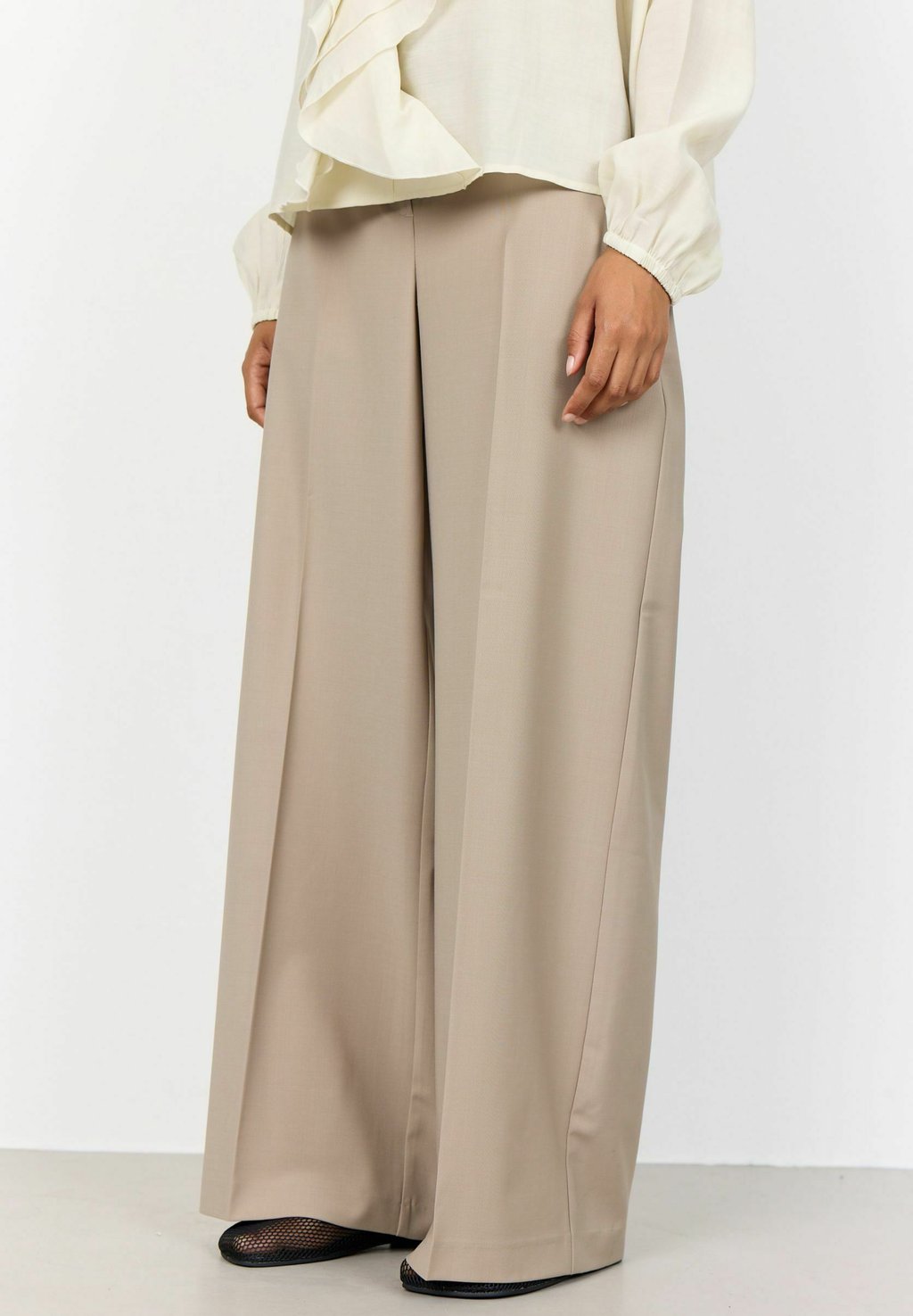 Брюки Levete Room, светло-коричневый
Брюки Levete Room, светло-коричневый