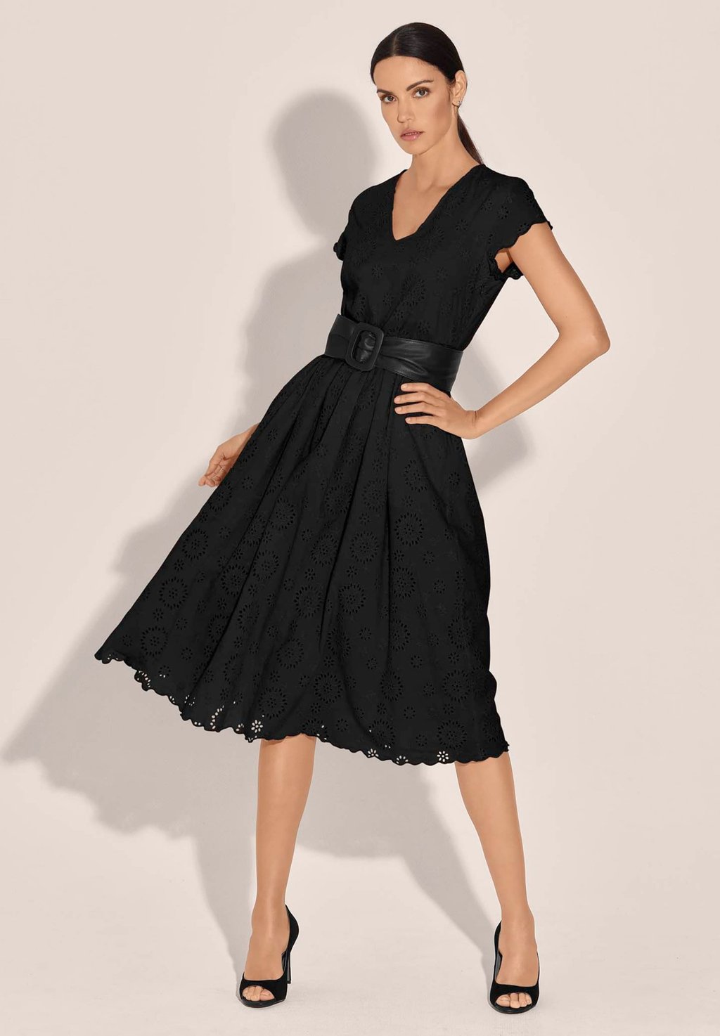 Повседневное платье MIT KURZEN ÄRMELN UND WEITEM MADELEINE, черный
Повседневное платье MIT KURZEN ÄRMELN UND WEITEM MADELEINE, черный