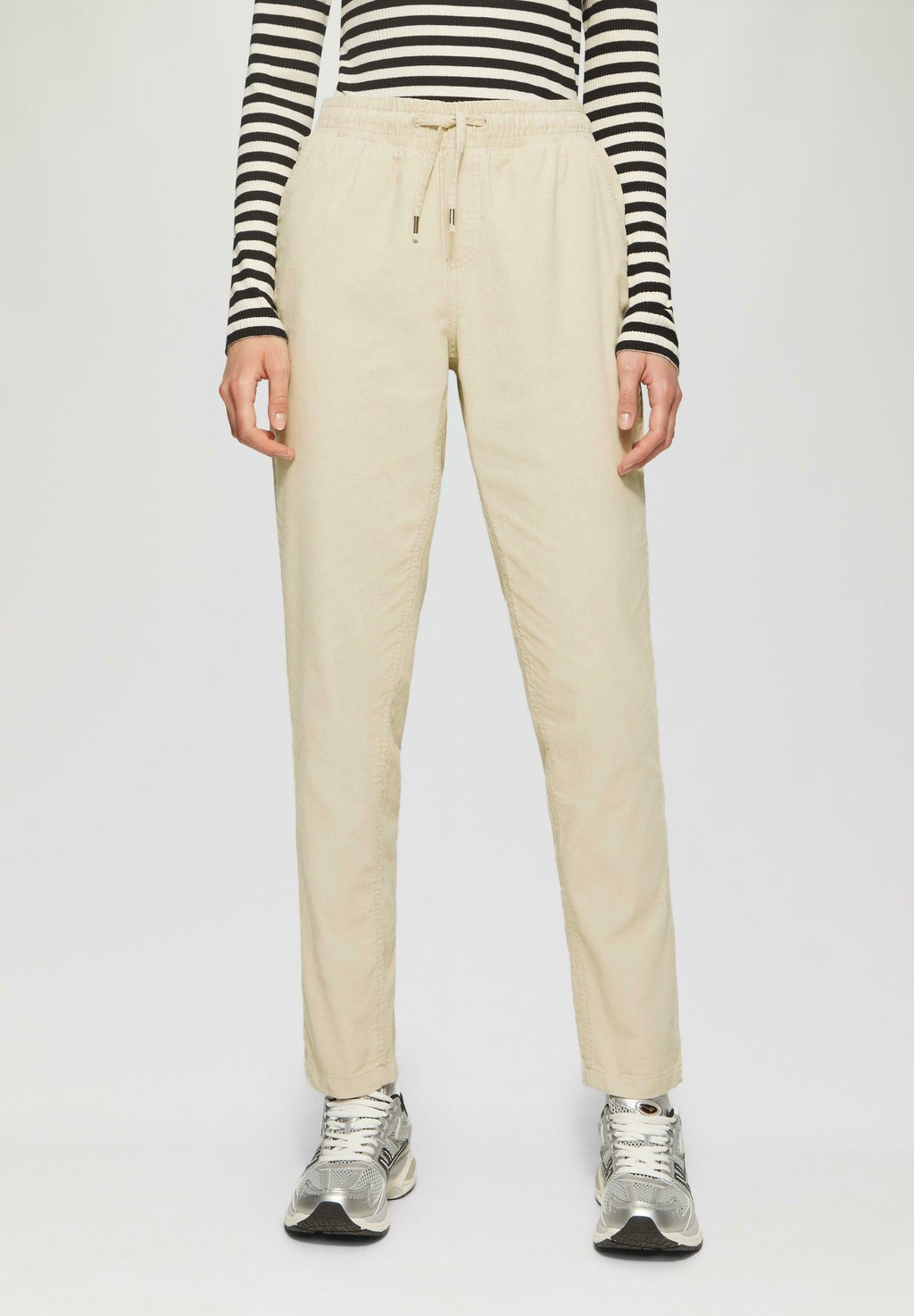 Спортивные брюки QS, песочный
Спортивные брюки QS, песочный