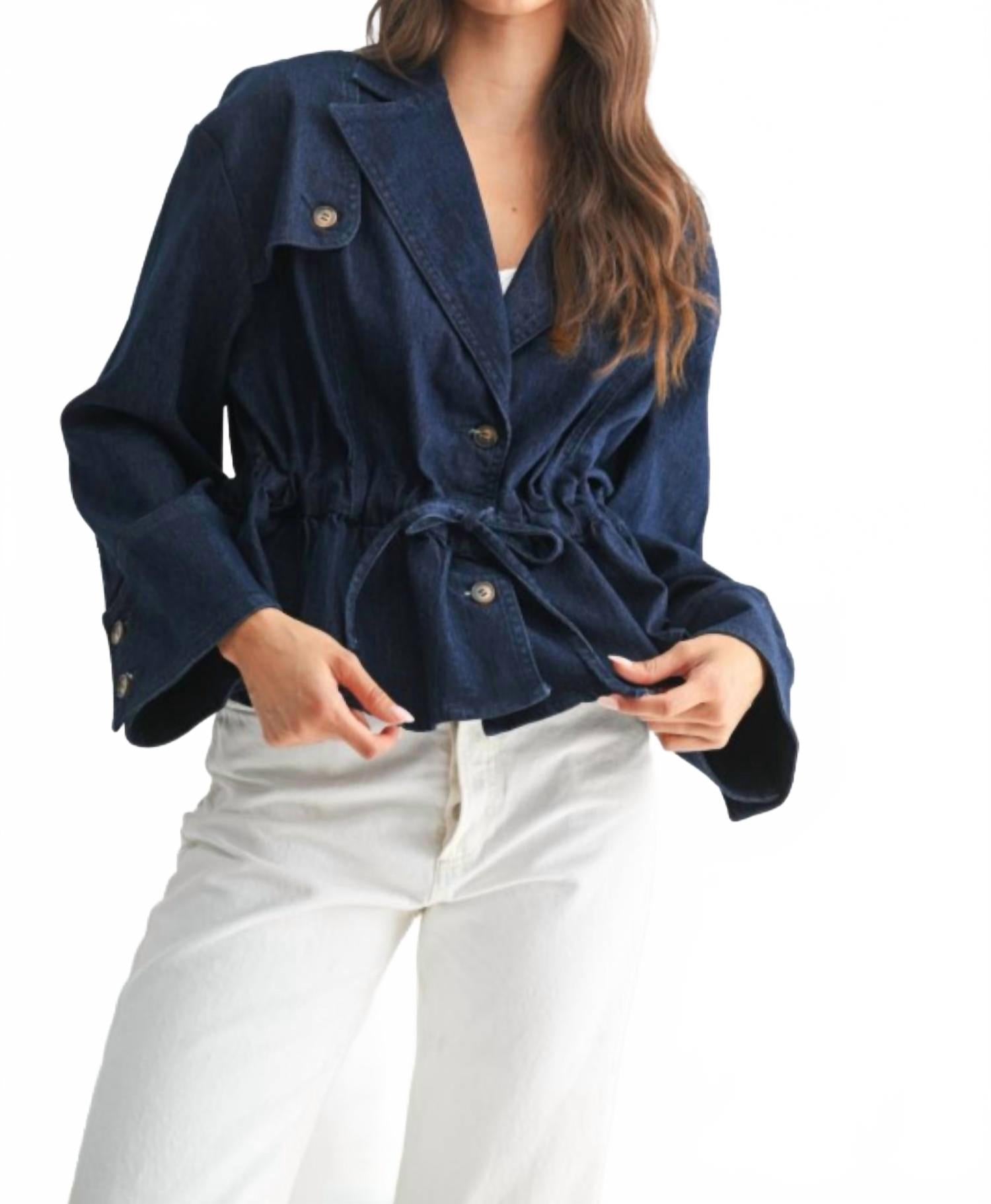 Camellia Куртка-рубашка Sadie Button Down Jacket из темного джинсового материала
Camellia Куртка-рубашка Sadie Button Down Jacket из темного джинсового материала