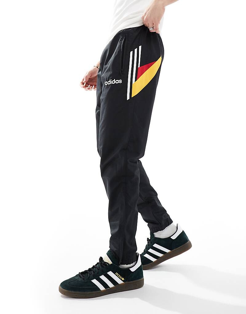 Черно-белые джоггеры adidas Originals Germany 1996
Черно-белые джоггеры adidas Originals Germany 1996