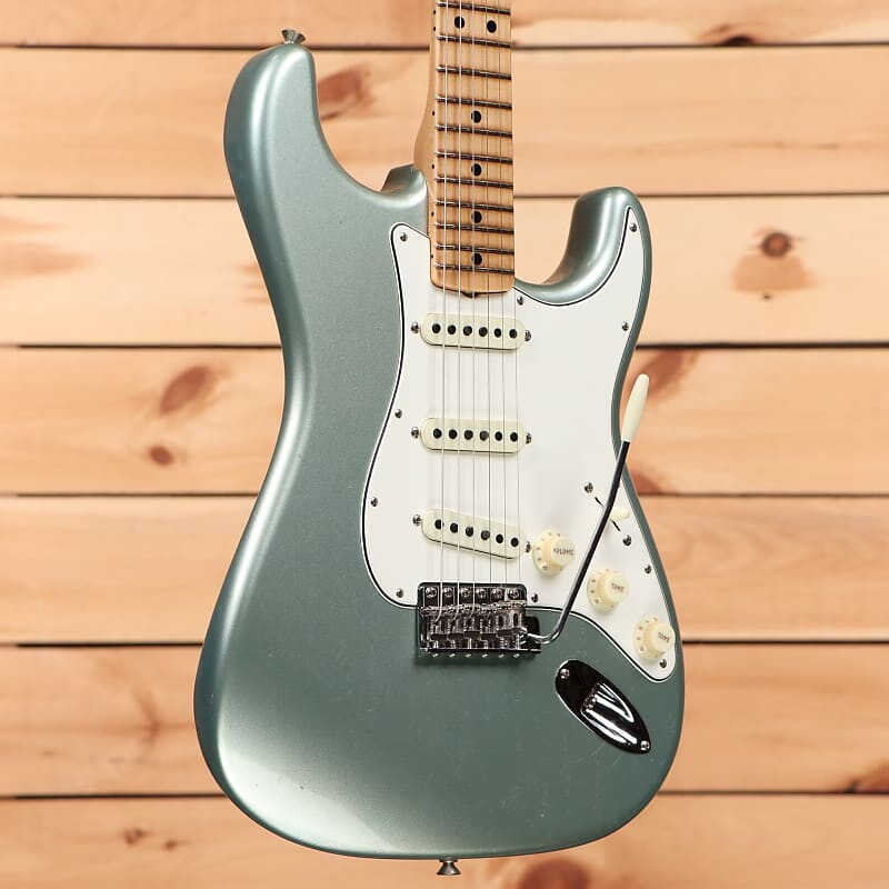 Электрогитара Fender Custom Shop 1969 Staratocaster Journeyman - Aged Fire Mist Silver - CZ570759 - PLEK'd
Электрогитара Fender Custom Shop 1969 Staratocaster Journeyman - Aged Fire Mist Silver - CZ570759 - PLEK'd