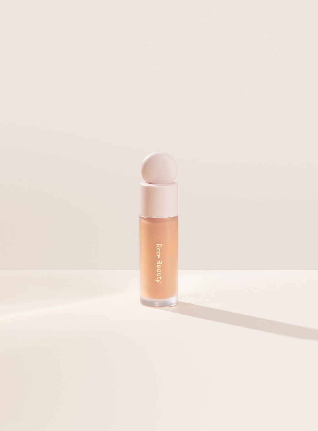 Осветляющий консилер Liquid Touch Rare Beauty, цвет 220c/light medium with cool peach undertones
Осветляющий консилер Liquid Touch Rare Beauty, цвет 220c/light medium with cool peach undertones