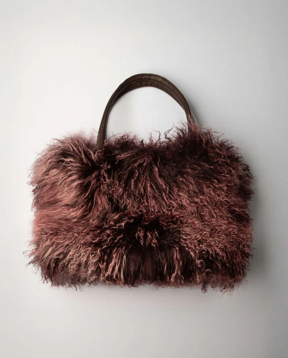 Большая многофункциональная сумка из тибетской овчины De La Roca, винный
Большая многофункциональная сумка из тибетской овчины De La Roca, винный