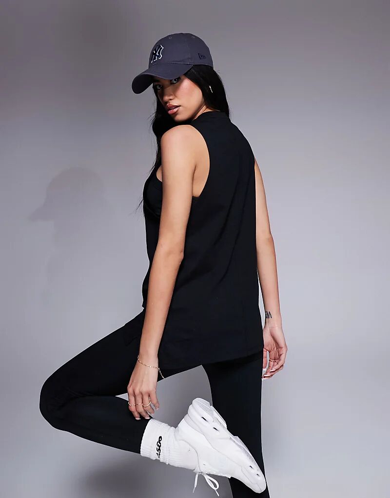 Тренировочный топ Icon из хлопка с заниженной проймой и быстросохнущей отделкой черного цвета ASOS 4505
Тренировочный топ Icon из хлопка с заниженной проймой и быстросохнущей отделкой черного цвета ASOS 4505