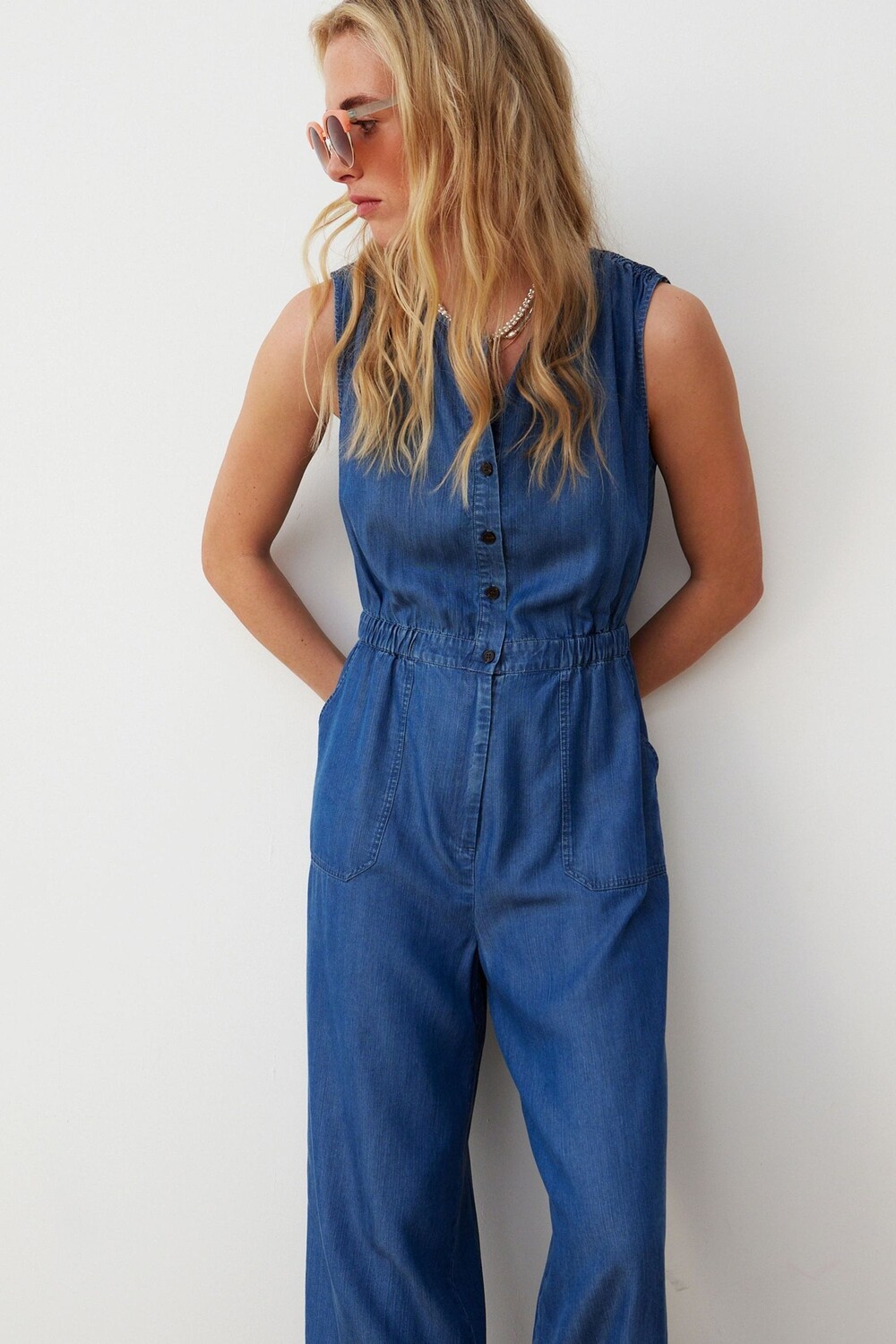 Комбинезон из шамбре без рукавов Oliver Bonas, синий
Комбинезон из шамбре без рукавов Oliver Bonas, синий