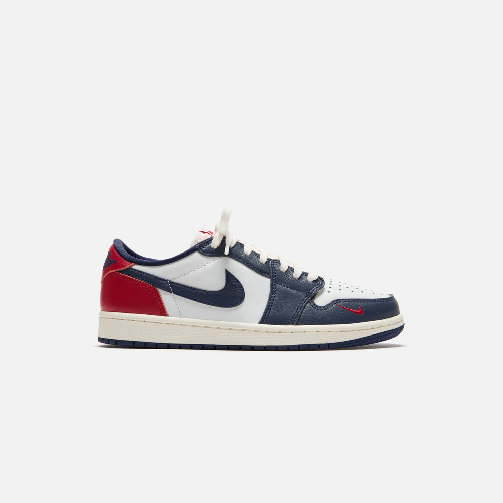 Кроссовки Nike Air Jordan 1 Low OG, цвет White/Gym Red/Midnight Navy/Neutral Grey/Sail/Muslin
Кроссовки Nike Air Jordan 1 Low OG, цвет White/Gym Red/Midnight Navy/Neutral Grey/Sail/Muslin