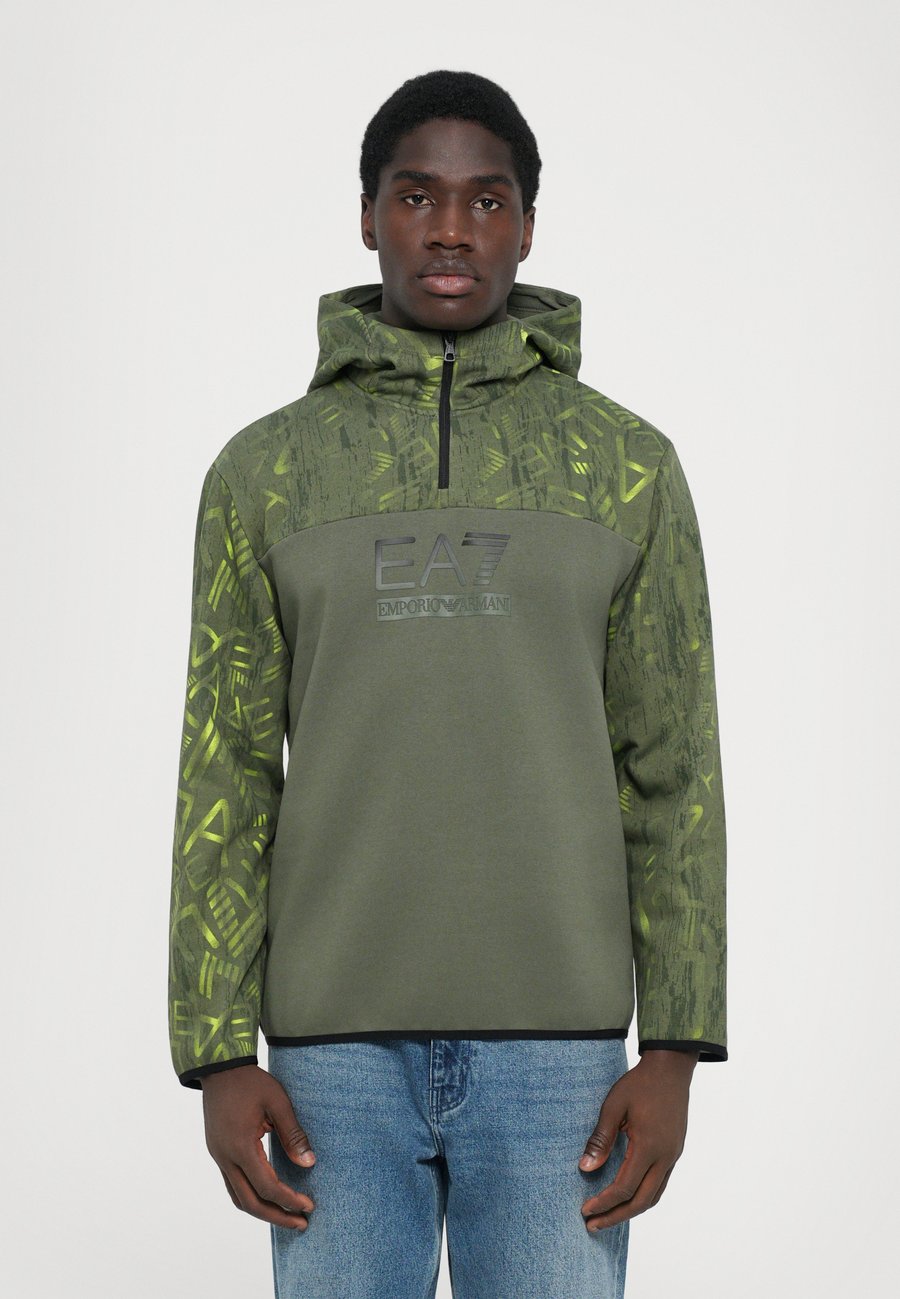 Толстовка EA7 Emporio Armani LOGO SERIES HOODIE GRAPHIC, Beetle/Dark Green
Толстовка EA7 Emporio Armani LOGO SERIES HOODIE GRAPHIC, Beetle/Dark Green