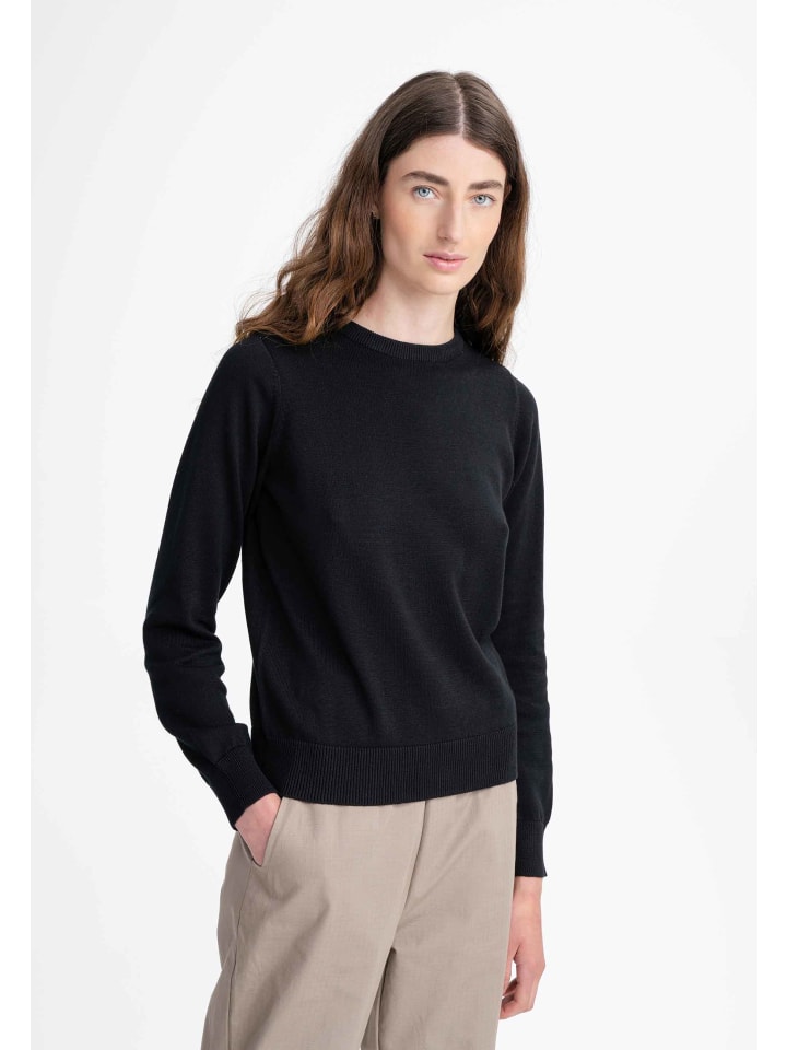 Тонкий вязаный свитер DHANA MELA
Тонкий вязаный свитер DHANA MELA