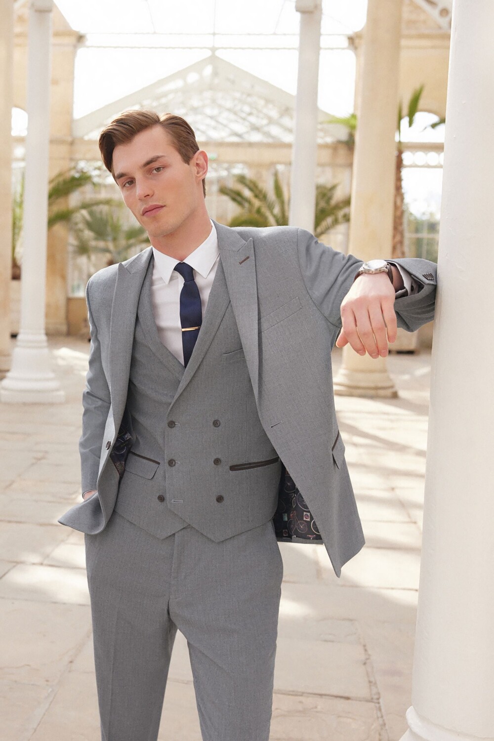 Костюмный пиджак строгого кроя со вставками в елочку Next, серый
Костюмный пиджак строгого кроя со вставками в елочку Next, серый