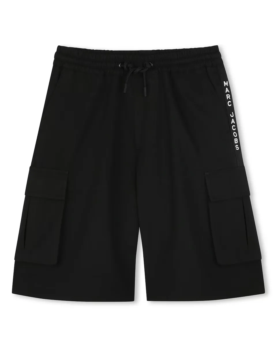 Бермудские шорты для мальчика с карго-карманами и кулиской Marc Jacobs, чёрный 
Бермудские шорты для мальчика с карго-карманами и кулиской Marc Jacobs, чёрный