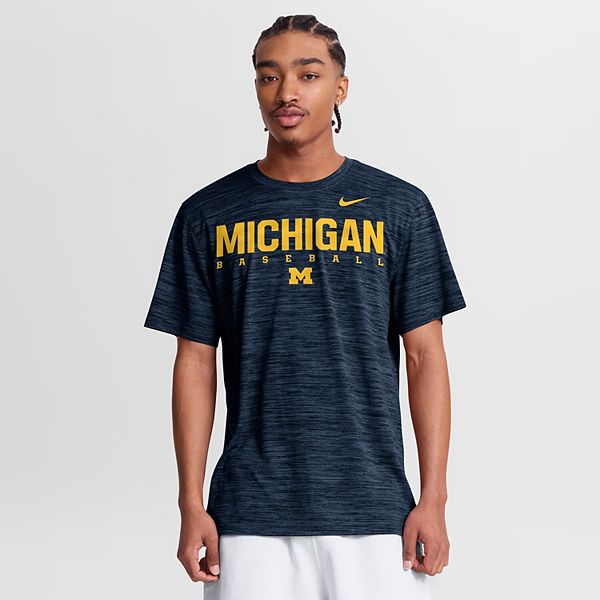 Мужская футболка michigan wolverines dugout velocity dri-fit цвета navy Nike
Мужская футболка michigan wolverines dugout velocity dri-fit цвета navy Nike