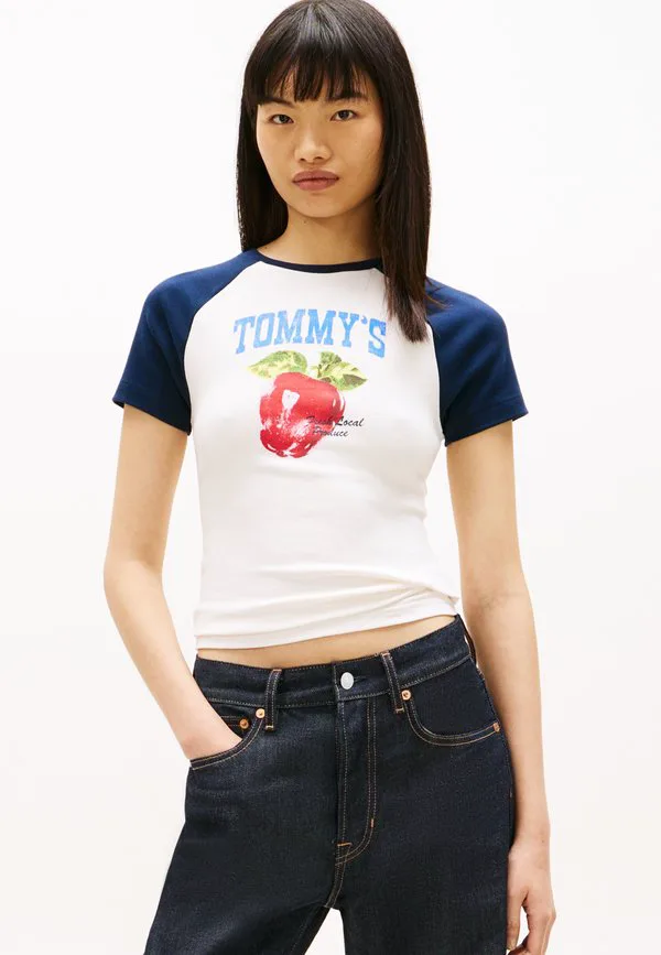 Футболка-Реглан с графическим принтом Tommy Jeans, Ancient White, Белый, Футболка-Реглан с графическим принтом Tommy Jeans, Ancient White
Футболка-Реглан с графическим принтом Tommy Jeans, Ancient White, Белый, Футболка-Реглан с графическим принтом Tommy Jeans, Ancient White