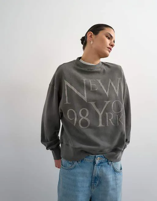 Свободный свитшот Topshop с графическим рисунком New York
Свободный свитшот Topshop с графическим рисунком New York