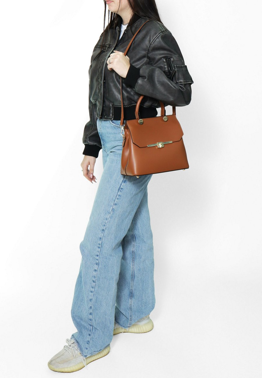 Сумка Chiara Ferretti Handbag, L Cuoio/Cognac
Сумка Chiara Ferretti Handbag, L Cuoio/Cognac