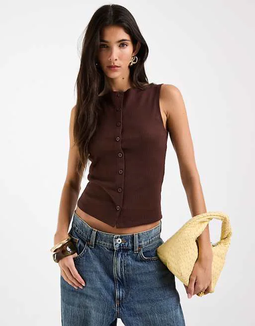 Коричневый топ с воротником-лодочкой на пуговицах ASOS DESIGN
Коричневый топ с воротником-лодочкой на пуговицах ASOS DESIGN