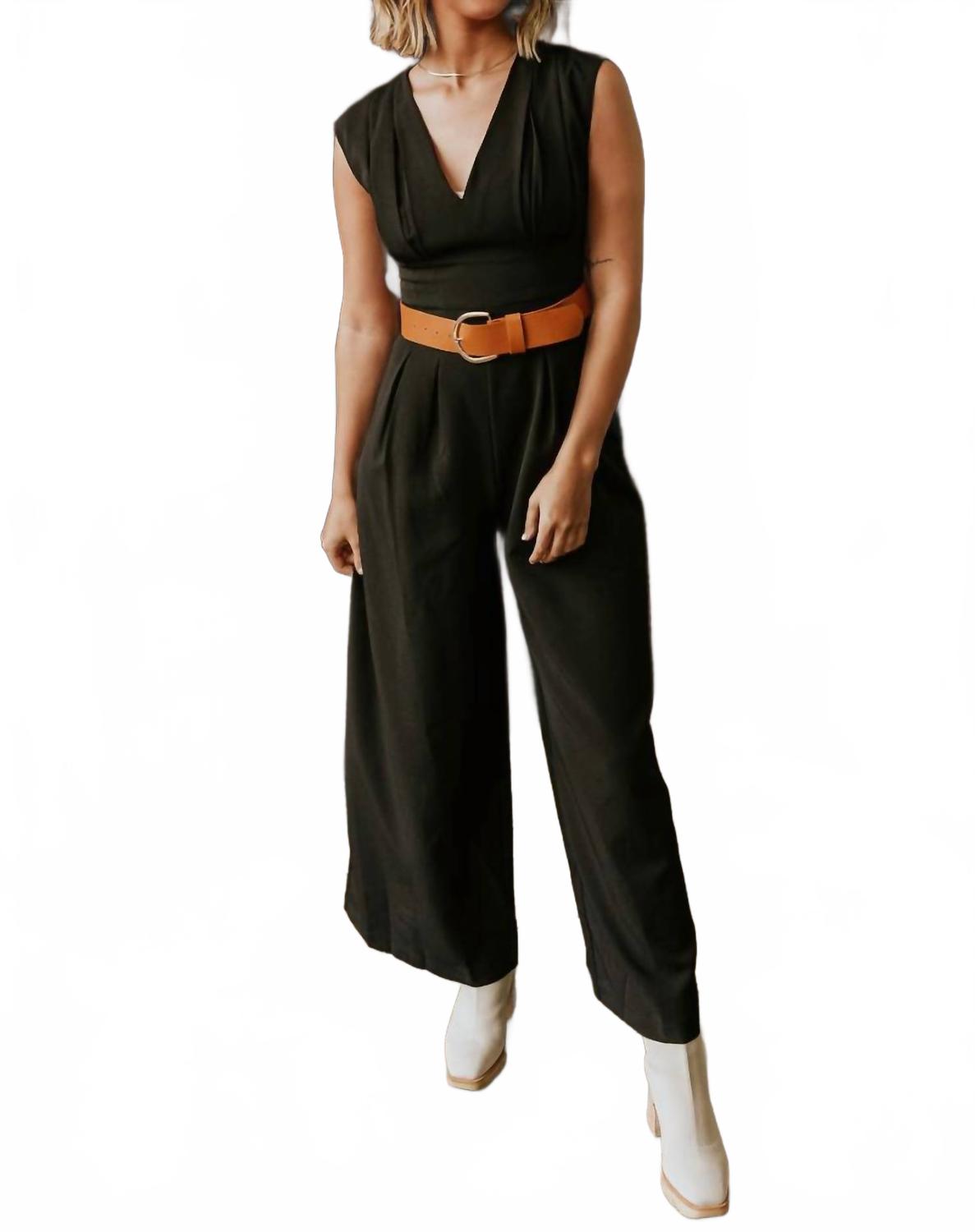 Новое безрукавное комбинезон с поясом в черном цвете C'isa
Новое безрукавное комбинезон с поясом в черном цвете C'isa