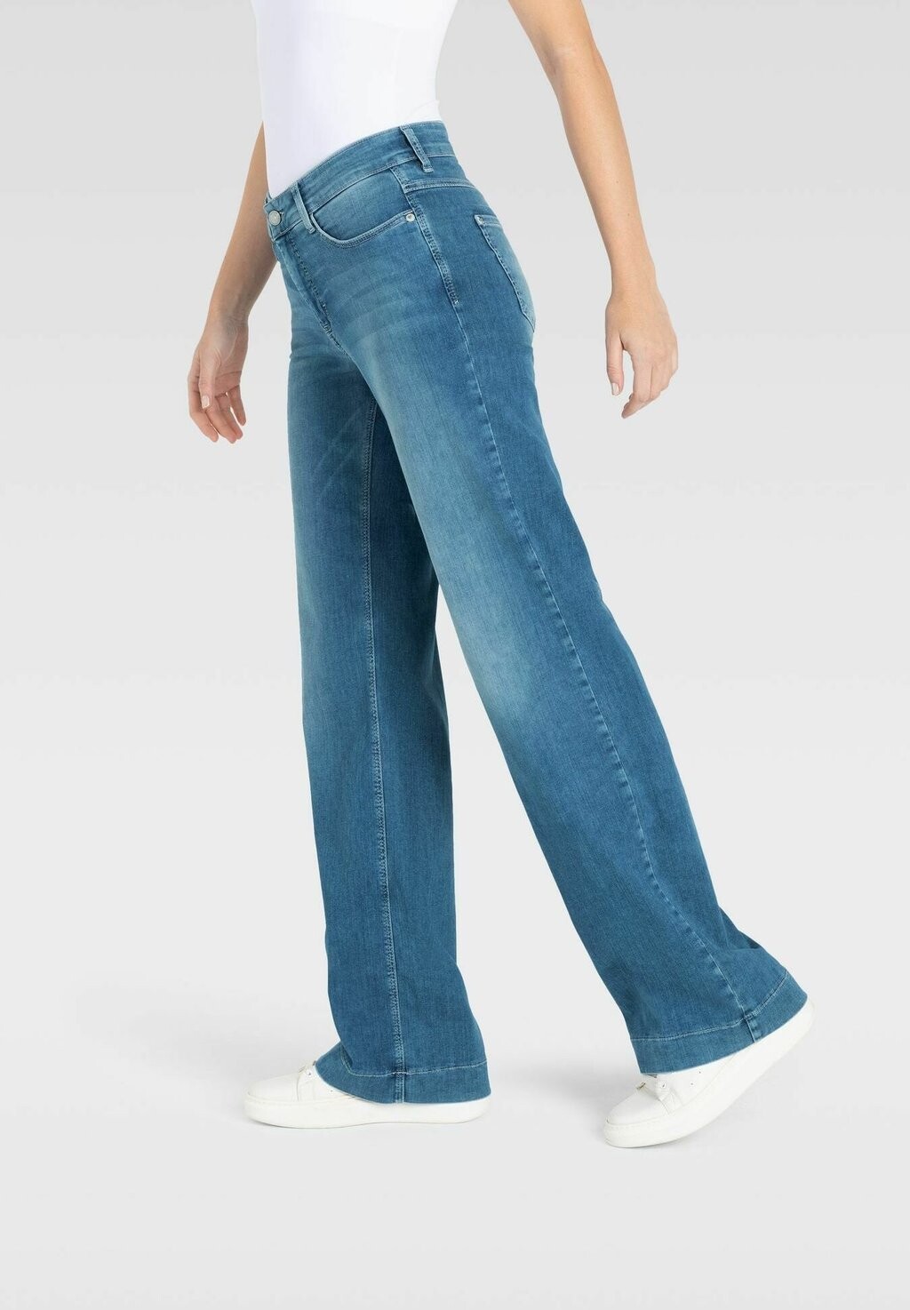 Джинсы Straight Leg WIDE MAC Jeans, цвет summer mid blue (d490)
Джинсы Straight Leg WIDE MAC Jeans, цвет summer mid blue (d490)