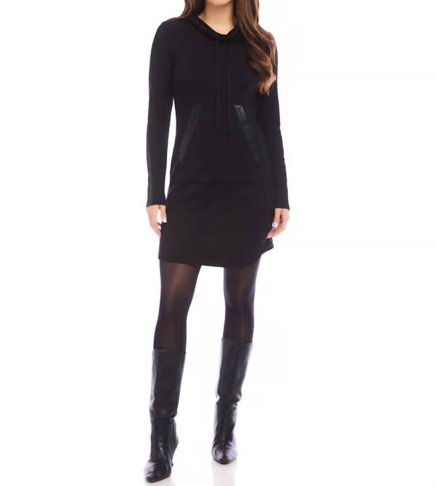 Платье из искусственной кожи с нашивками черного цвета Karen Kane
Платье из искусственной кожи с нашивками черного цвета Karen Kane