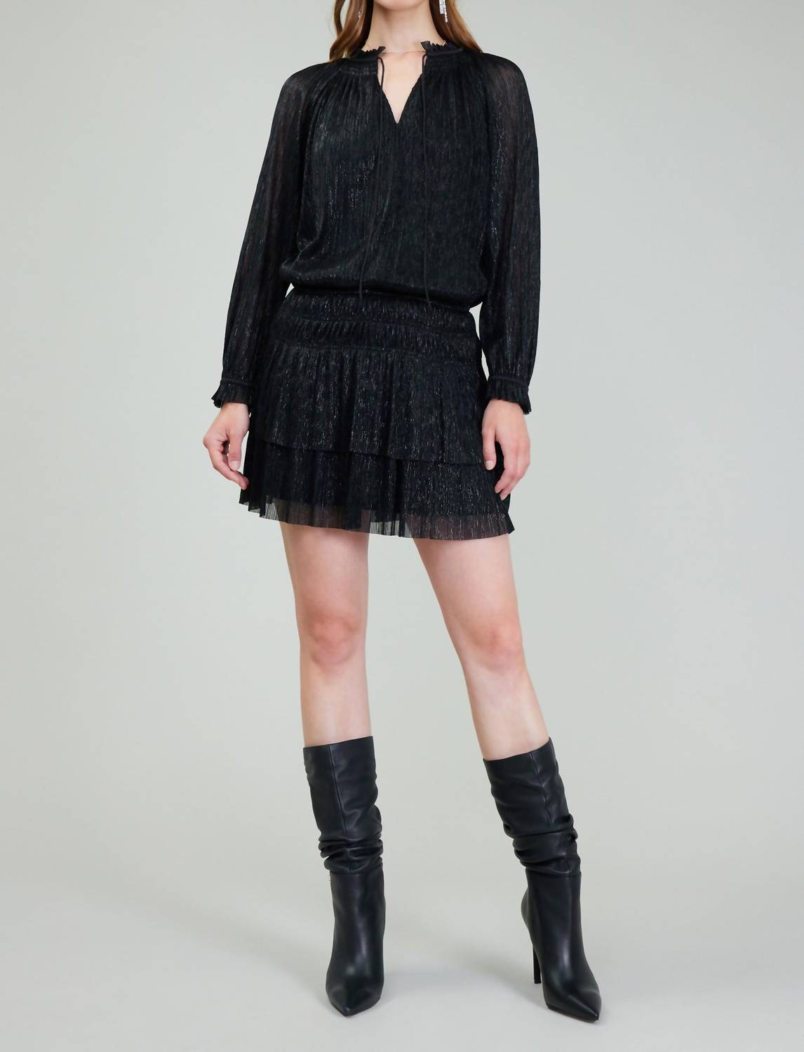 Черный мерцающий мини-платье Current air
Черный мерцающий мини-платье Current air