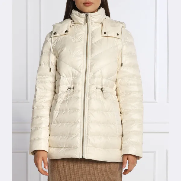 Пуховик стандартного кроя Michael Kors, бежевый
Пуховик стандартного кроя Michael Kors, бежевый