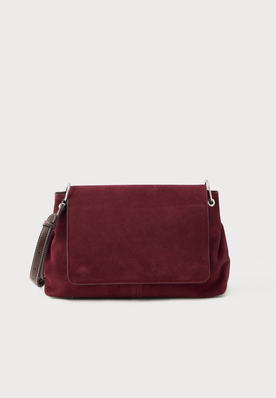 Сумка кросс-боди PARFOIS CROSSBODY BAG MARGAUX, Burgundy/Dark Red
Сумка кросс-боди PARFOIS CROSSBODY BAG MARGAUX, Burgundy/Dark Red