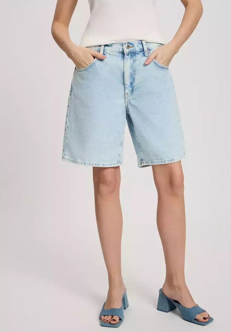 Джинсовые шорты Cross Jeans, светло-голубой
Джинсовые шорты Cross Jeans, светло-голубой