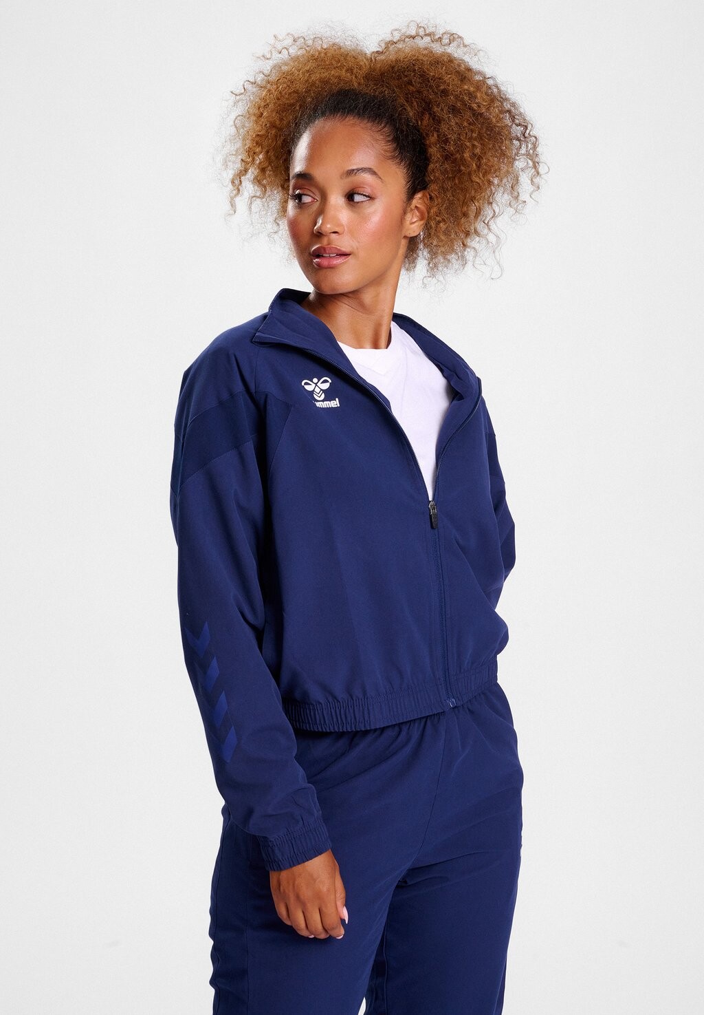 Куртка тренировочная TRAVEL Hummel, цвет marine
Куртка тренировочная TRAVEL Hummel, цвет marine