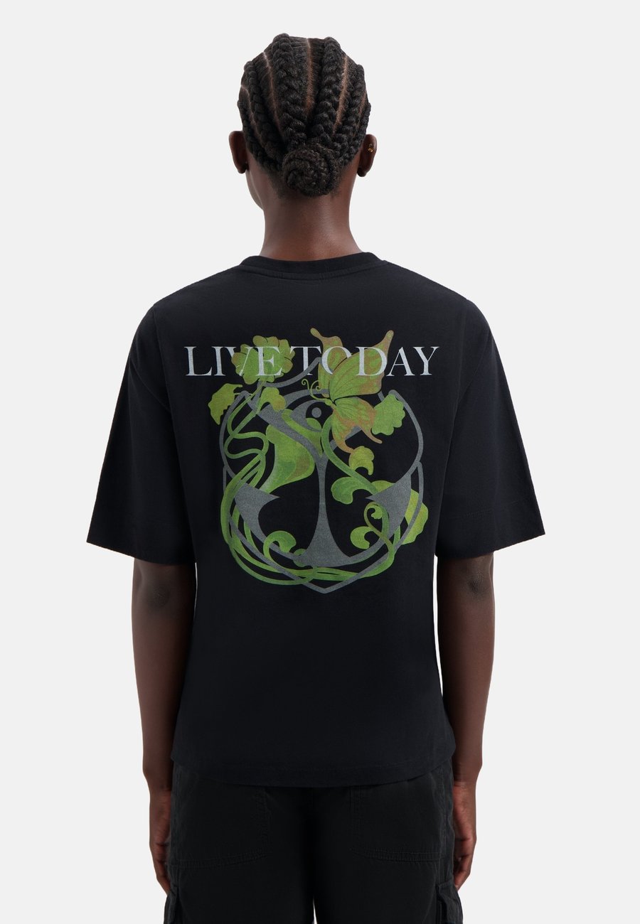 Футболка Tomorrowland Store ICON BLOSSOM BACK , Deep Black/Black, Черный, Футболка Tomorrowland Store ICON BLOSSOM BACK , Deep Black/Black
Футболка Tomorrowland Store ICON BLOSSOM BACK , Deep Black/Black, Черный, Футболка Tomorrowland Store ICON BLOSSOM BACK , Deep Black/Black